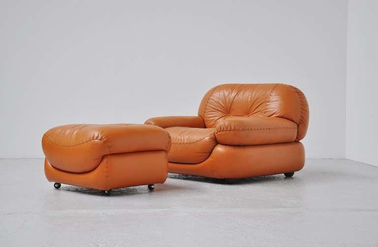 Fantastic cozy lounge chair by Sapporo for Mobil Girgi, Italy, 1970. This chair is made of cognac quality leather and the foot stool has wheels. Very nicely finished and as said, super comfort seating! Marked on the bottom and on the leather laces.