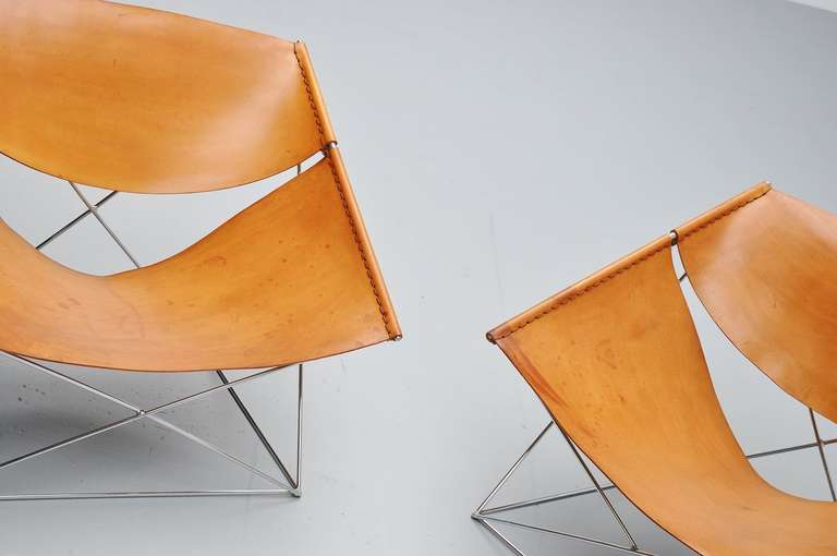 Extraordinary pair of Butterfly chairs designed by Pierre Paulin for Artifort 1963. Super shaped chairs, one of my Artifort favorites. Especially with this very nice and personal looking natural leather. Superb patina to the leather, still the