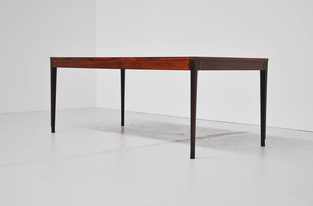 Fantastic dining or working table designed by Finn Juhl for France & Son, Denmark 1962. This table is made of very nice rosewood veneer with spectacular grain to the wood. This table can use up to 8 chairs and is a very nice sized dining table.