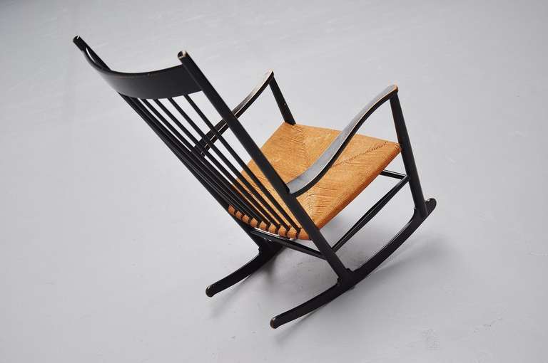 Hans Wegner J16 Rocking Chair for FDB Mobler, Denmark, 1962 In Good Condition In Roosendaal, Noord Brabant