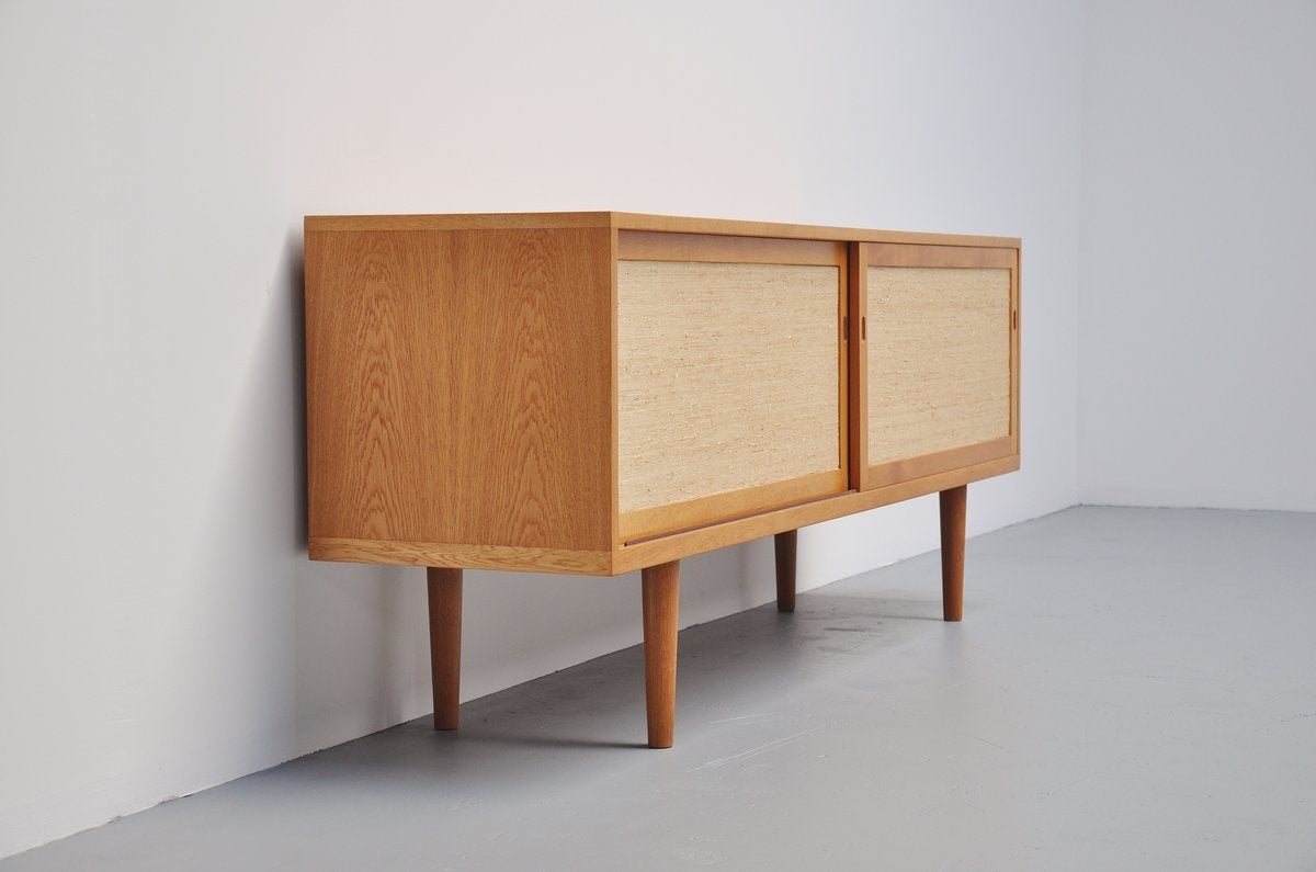 Hans J. Wegner RY26 sideboard for RY Mobler 1965 In Excellent Condition In Roosendaal, Noord Brabant