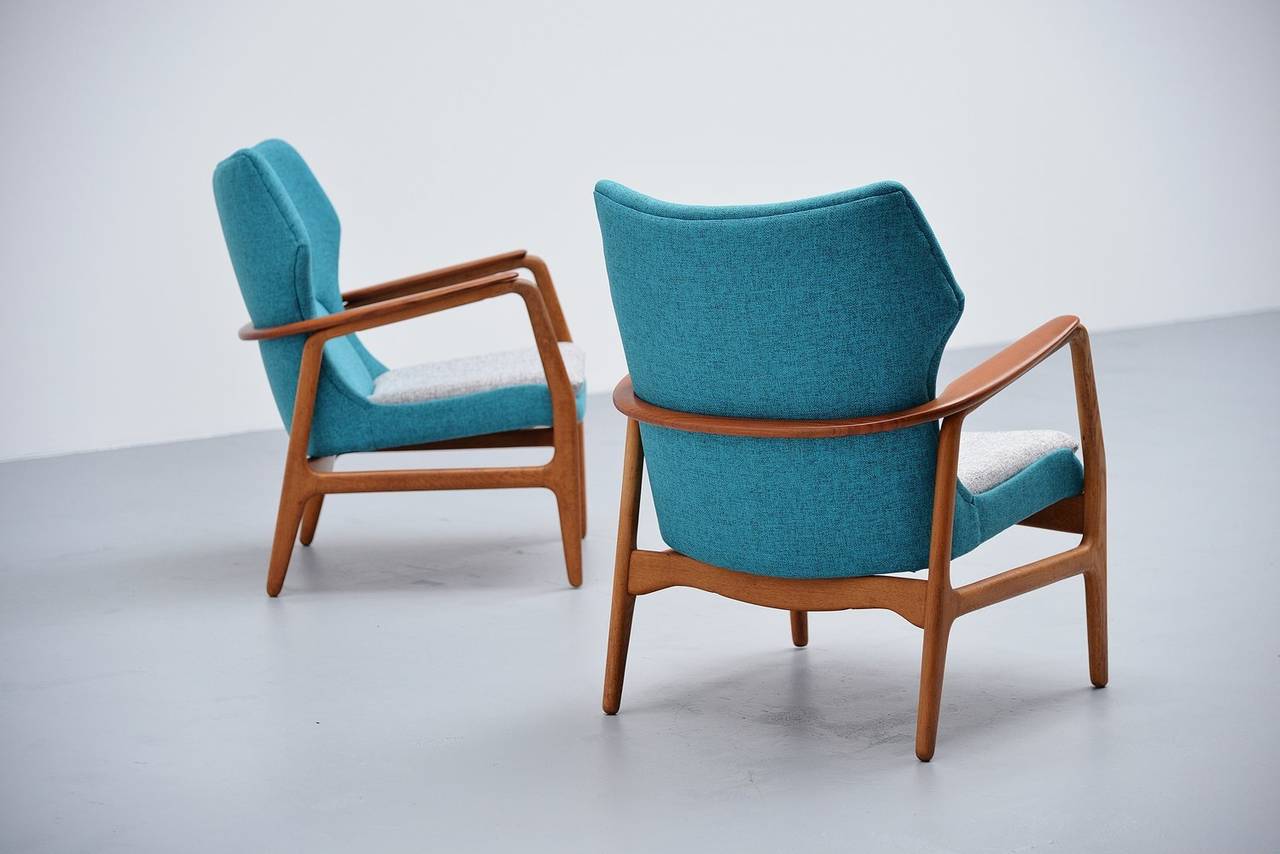 Very nice pair of lounge chairs designed by Aksel Bender Madsen & Schubell for Bovenkamp, Holland 1960. Aksel Bender Madsen was attracted by Bovenkamp to work for them and 1950s  begin of the 1960s. He designed and helped Bovenkamp to integrate