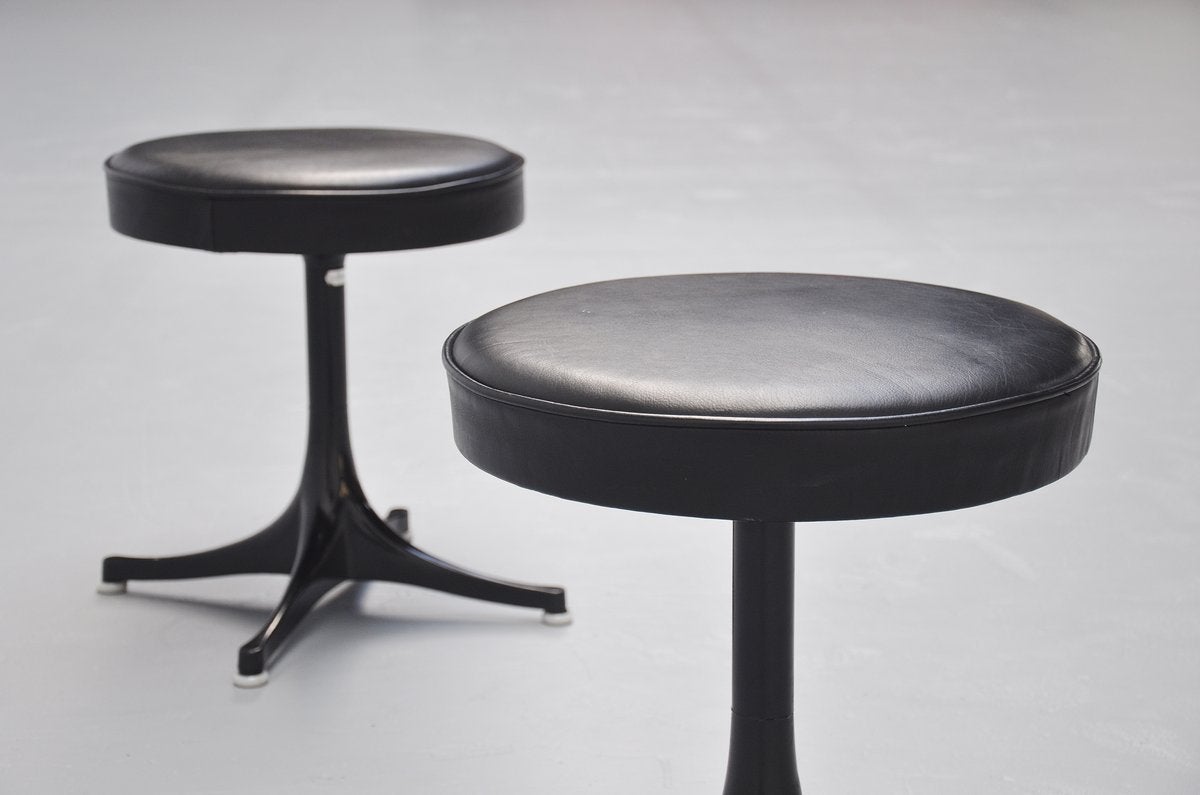Very nice early pair of pedestal stools designed by George Nelson for Herman Miller and Vitra, United 1955. This is for a rare and early pair of stools, 1 stool marked with early Vitra sticker, 1 stool had the Herman Miller sticker that is still