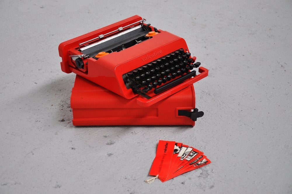 Here for a design Icon from the 20th century! This typewriter designed by Ettore Sottsass (1917-2007) for Olivetti and was called the Valentine cause it was designed on 14th of februari 1969. A very nice typewriter in a well built carrying case,