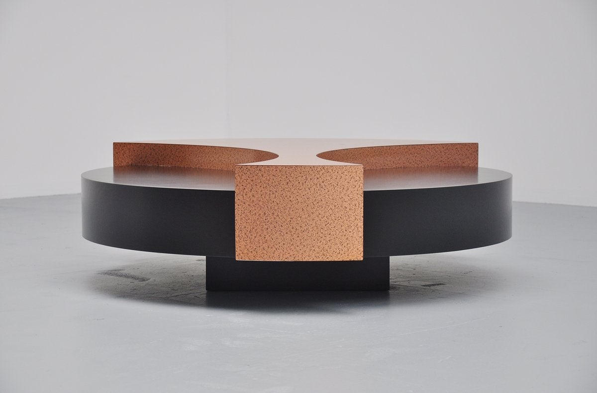 Very nice round coffee table in the manner of Willy Rizzo, Belgium, 1970. This coffee table was made of black laminated wood and copper laminated. Very nice and stylish coffee table in a very nice and unusual shape. Table is in very good