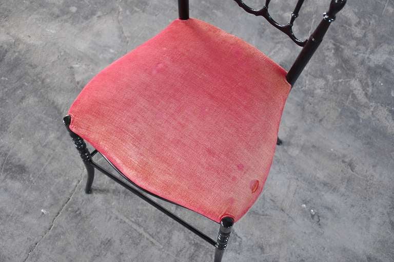 Italian Chiavari Side Chair in Black with Red Upholstery, 1950 In Good Condition In Roosendaal, Noord Brabant