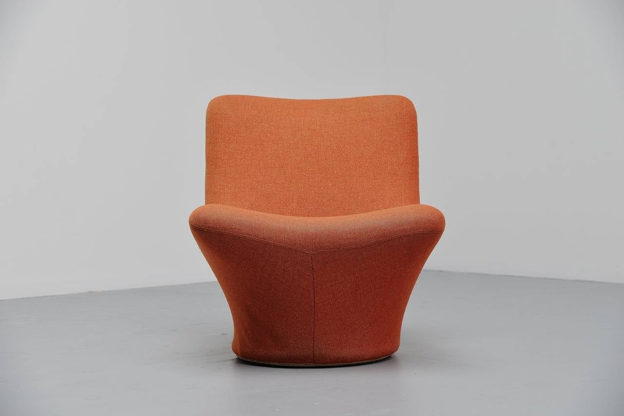 Ultra rare longue chair designed by Pierre Paulin for Artifort, Holland, 1967. This chair is model F 596 and was only produced for 1 year at Artifort and is therefore very hard to find. This model is no longer in production at Artifort at the moment
