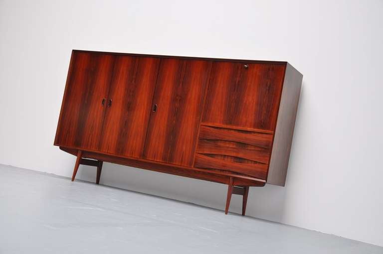 Rosewood Oswald Vermaercke Paola V-Form Highboard 1959 In Good Condition In Roosendaal, Noord Brabant