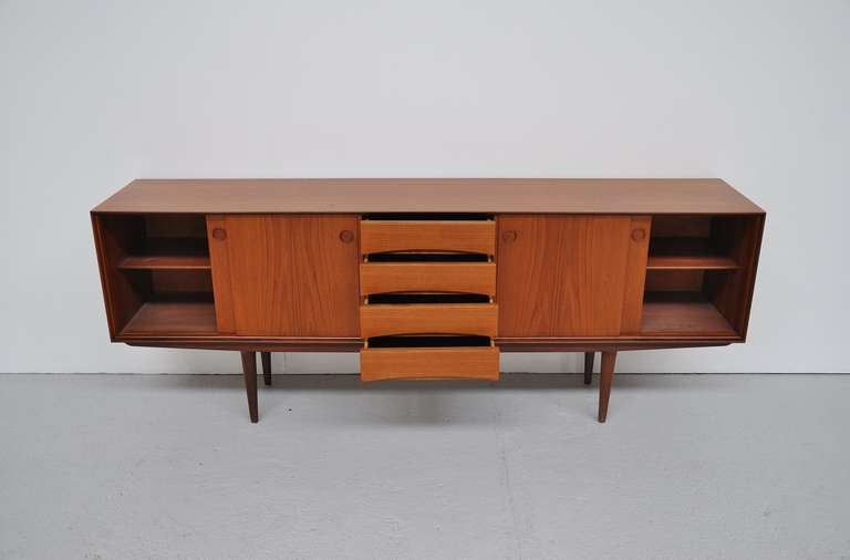 Danish Teak Long Sideboard in teak 1960 2