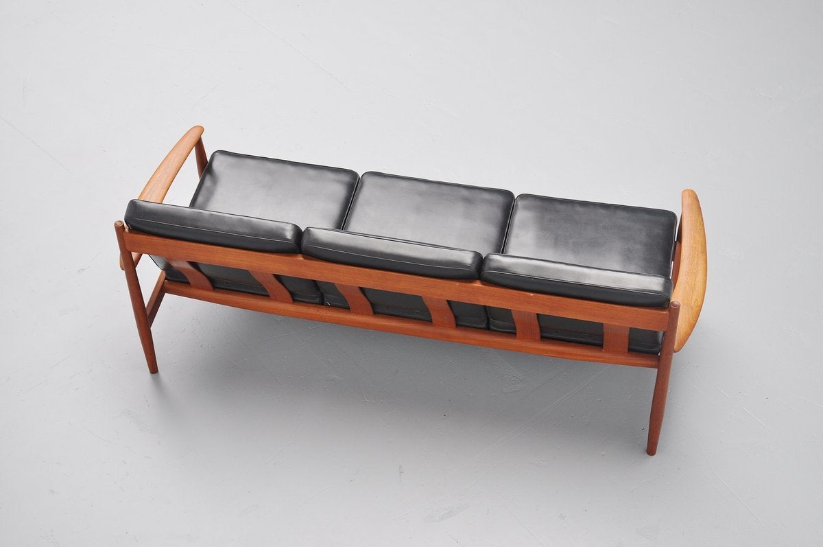 Grete Jalk 118 Lounge Sofa in Teak, Denmark, 1960 In Good Condition In Roosendaal, Noord Brabant