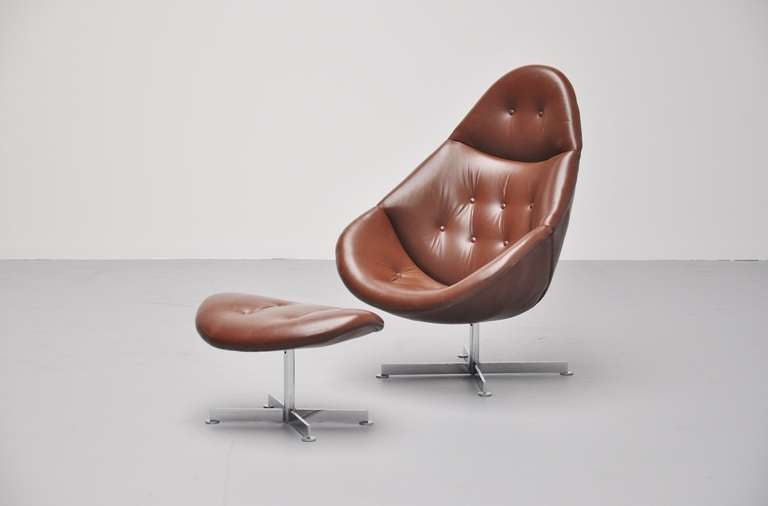 Brown leather lounge chair with footstool 1970 In Good Condition In Roosendaal, Noord Brabant