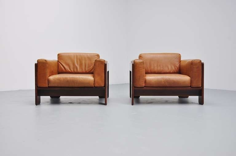 Fantastic lounge chairs, pure comfort and patina. Very nice contrast natural leather and rosewood frames.