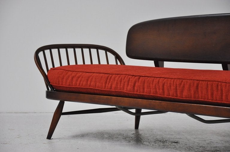 Rare oiginal daybed sofa by Luigi Ercolani for Ercol 1960. This furniture by Ercol was made in England in the 1960s. Production stopped and has recently started again on a few pieces they designed. Luigi Ercolani was an Italian designer, who  lived