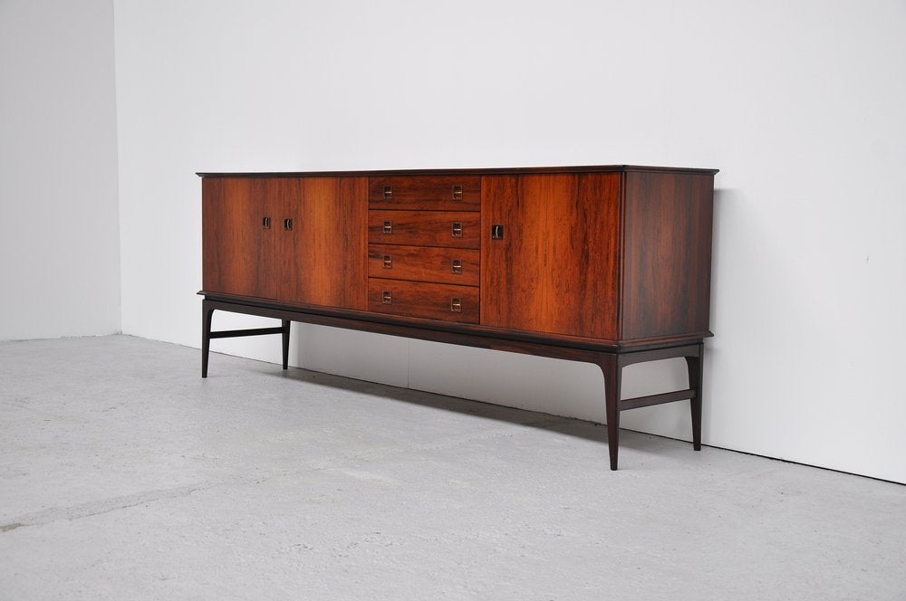 Super elegant sideboard designed by Rudolf Bernd Glatzel for Fristho, Franeker 1960. This high quality rosewood sideboard is in super condition, had some small damage on top but was nicely fixed, hardly visible now. The sideboard still has its dark
