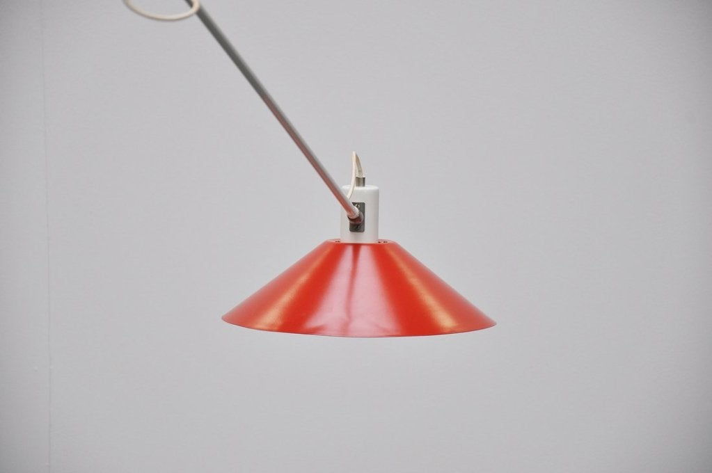 Here for a fantastic early edition Dutch industrial designed counter balance ceiling lamp. This lamp is designed by JJM Hoogervorst for Anvia Almelo in 1957. Great dynamic shaped ceiling balance lamp, made after the similar lamp by Angelo Lelli for