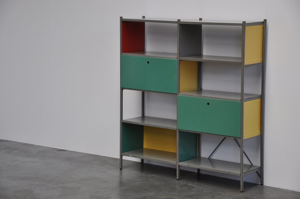 Rare industrial bookcase wall unit designed by Wim Rietveld (1924-1985) son of Gerrit Thomas Rietveld, for Gispen Culemborg in 1954. A very nice modular wall unit that can be built bigger, or can be used as a room divider. The combination of open