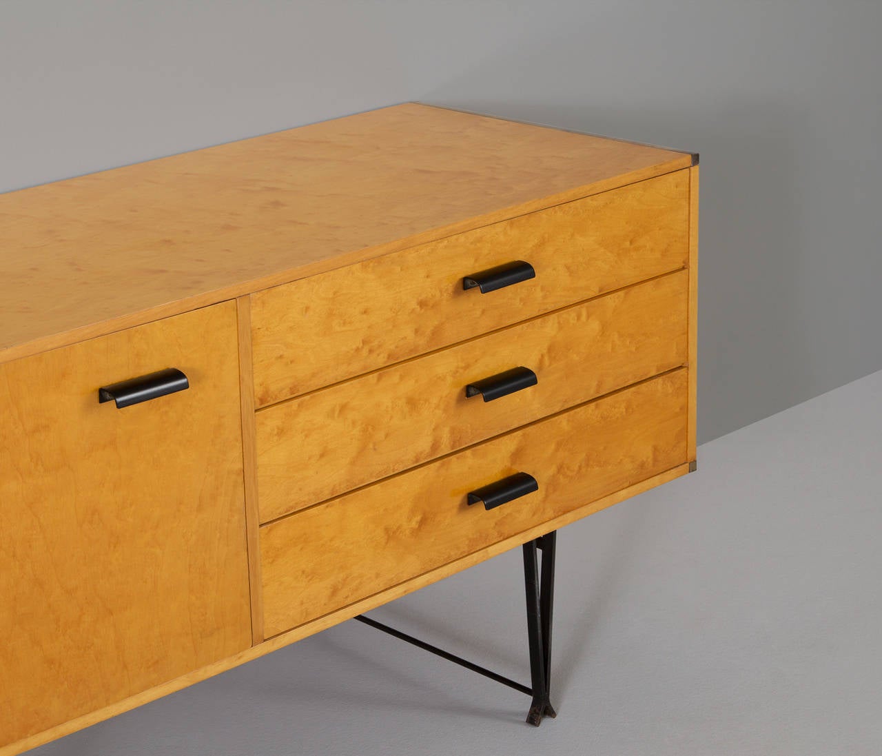 Dutch Sideboard by Fristho with Sculptural Legs  In Excellent Condition In Waalwijk, NL