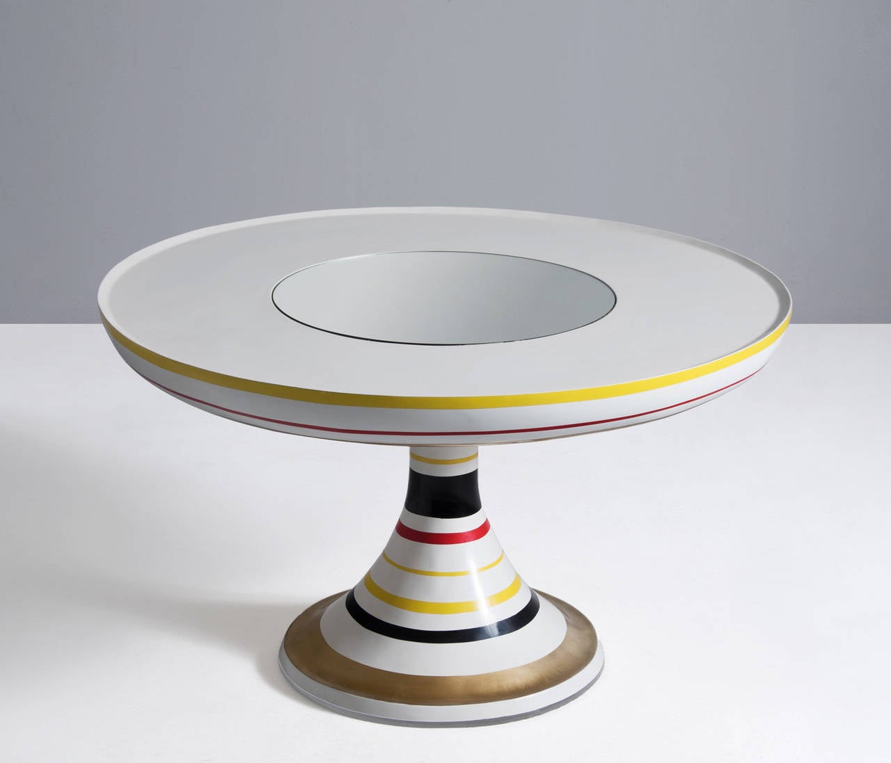 Valentina Audrito Colorful Round Pedestal Table In Good Condition In Waalwijk, NL