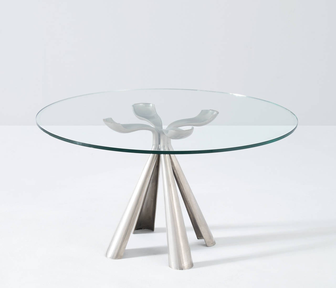 Mid-Century Modern Vittorio Introini Pedestal Dining Table for Saporiti