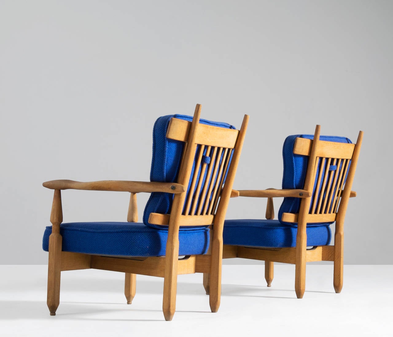 Mid-Century Modern Guillerme and Chambron Lounge Chairs in Oak