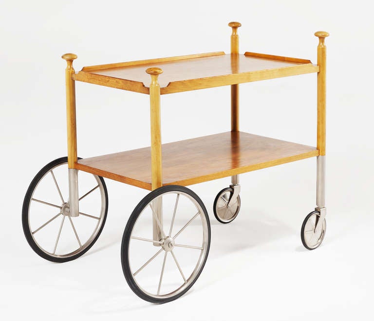 Wilhelm Renz, servering trolley, wood, metal, Europe, 1950s

This serving trolley features upstanding edges in combination with some nice rounded elements. The combination of the wood with the metal and the detailling is typical midcentury such as