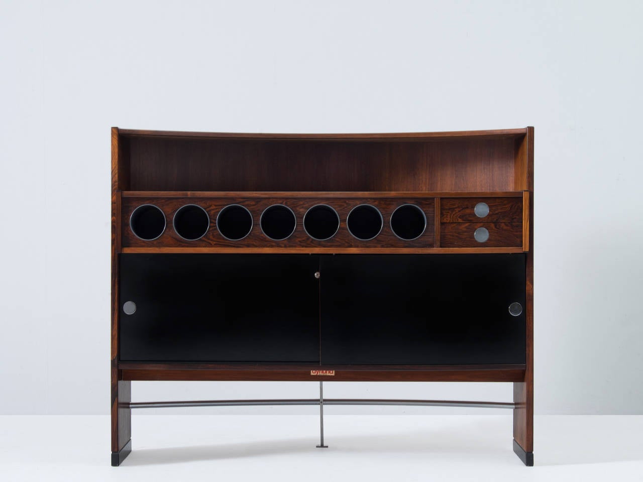 Wonderfull dry bar piece from Danish origin produced by Dyrlund.

Designed in the 1960's and produced with rosewood veneer. Doors are made from black laminated panels as well as both top decks. Fnished with some chrome details which provides a