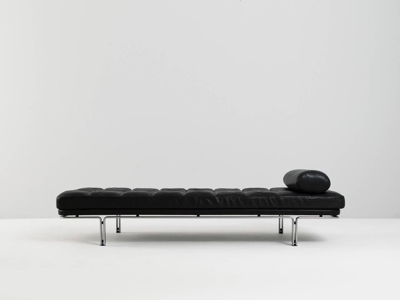 Horst Bruning for Kill International, daybed model 6915, in steel and leather, by Germany, 1960s

Well designed daybed (Model No. 6915) by Horst Bruning, produced by Kill International. The steel frame provides a stunning contrast with the