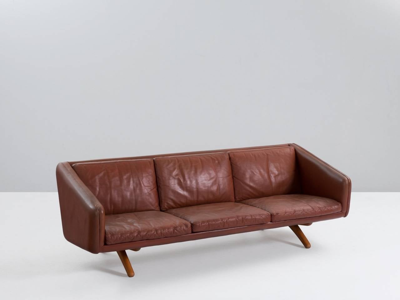 Sofa in teak and leather by Illum Wikkelsø, Denmark, 1960s. 

Unusual sofa in original leather by Illum Wikkelsø. The sofa as shown is mostly found in original fabric, or already completely re-upholstered, and this is the first one we have ever