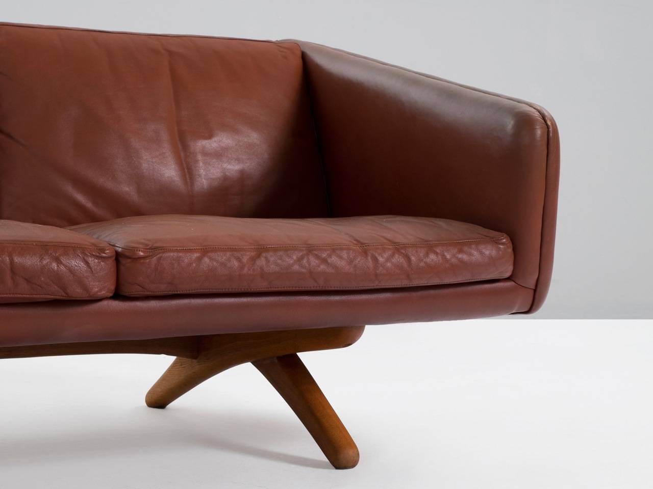 Scandinavian Modern Cross Leg Sofa by Illum Wikkelsø in Original Leather