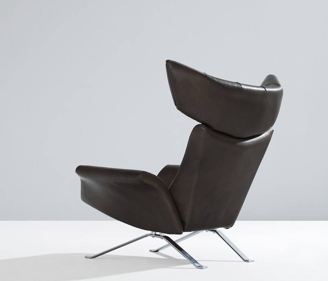 Highly comfortable 'Ox' lounge chair, Denmark, 1960s.

This modern wingback armchair seems to be floating above the floor, due to its light and well-shaped metal base.
The lounge chair has a very strong character, due to the large 'Horn' or