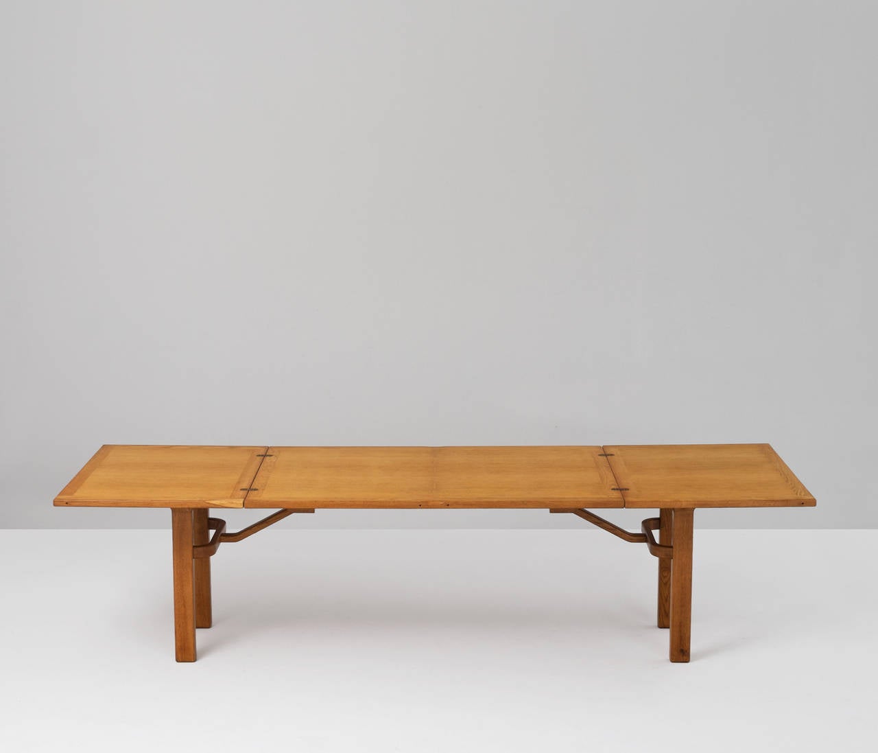 Extendible dining table in oak by Guillerme et Chambron, France, 1950s.

The solid shaped legs with the extendible leave are in a very good working condition. This table can easily be transformed into a extended version to enjoy a larger example.