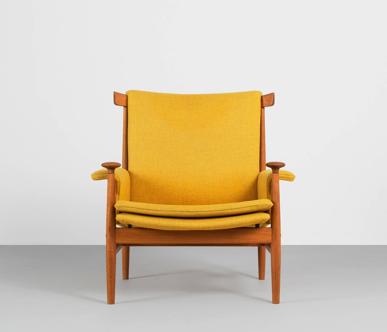 'Bwana' lounge chair, in teak and fabric, by Finn Juhl for France & Son, Denmark, 1950s. 

Excellent solid teak version of Finn Juhl's 'Bwana' chair. Superb wood details/joints which Finn Juhl is known for. Every detail of the chair is checked.