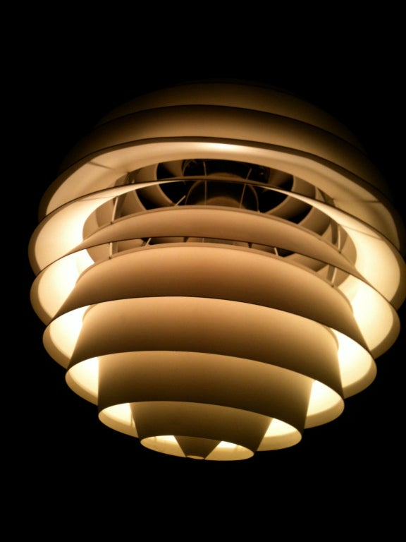 PH Louvre, Poul Henningsen, maker Louis Poulsen