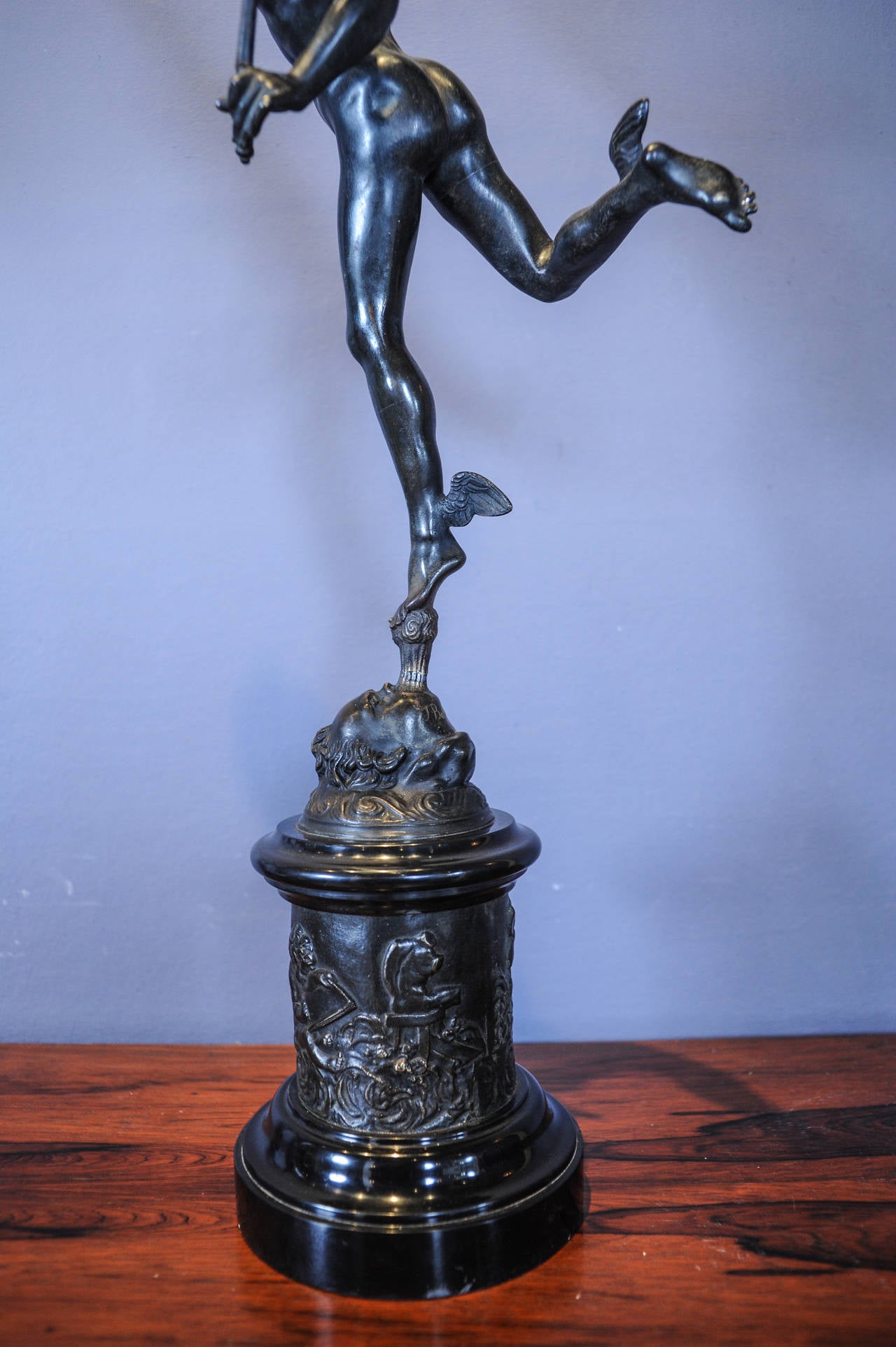 A large patinated bronze sculpture of Hermes / Mercury after Giambogna In Good Condition In Baambrugge, NL