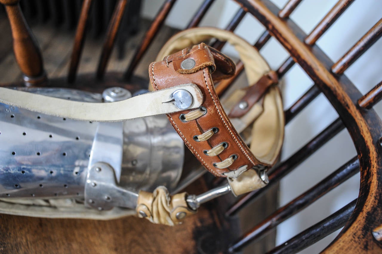 1920s Handmade Aluminium Prosthetic Leg with Leather Foot by Hanger Inc. In Good Condition In Baambrugge, NL