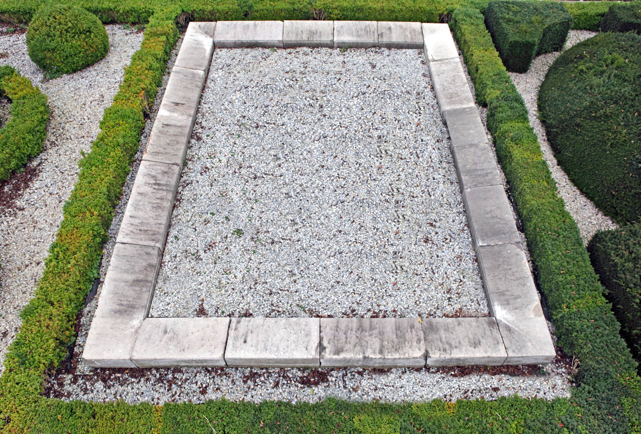 18th century ashlar cut Bourgogne stone rectangular pool surround from Beaune, France. Measures: 25 cm high, the outer dimensions 563 x 640 cm.