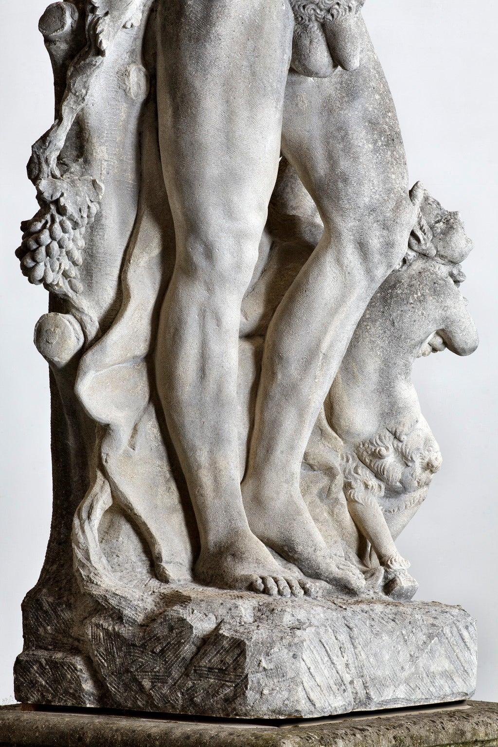 Monumentale italienische Skulptur einer Bacchus-Gruppe aus Kalkstein mit einem Satyr 4