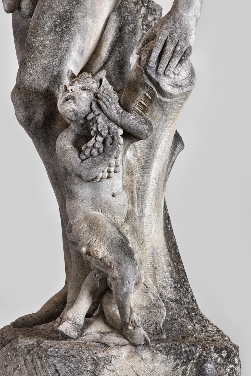 Monumentale italienische Skulptur einer Bacchus-Gruppe aus Kalkstein mit einem Satyr 5