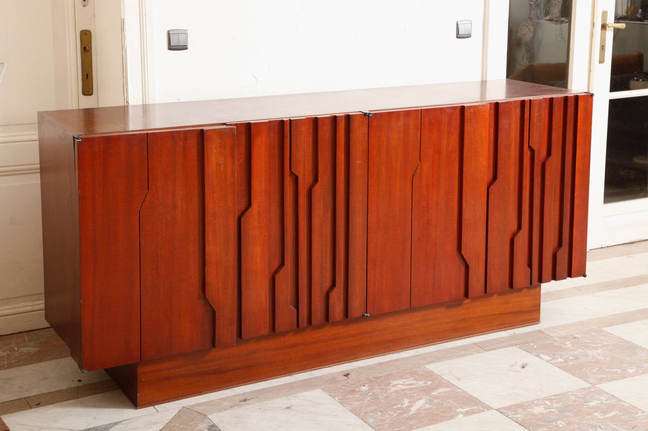 Credenza with geometrically shaped doors.
Made in solid rosewood.