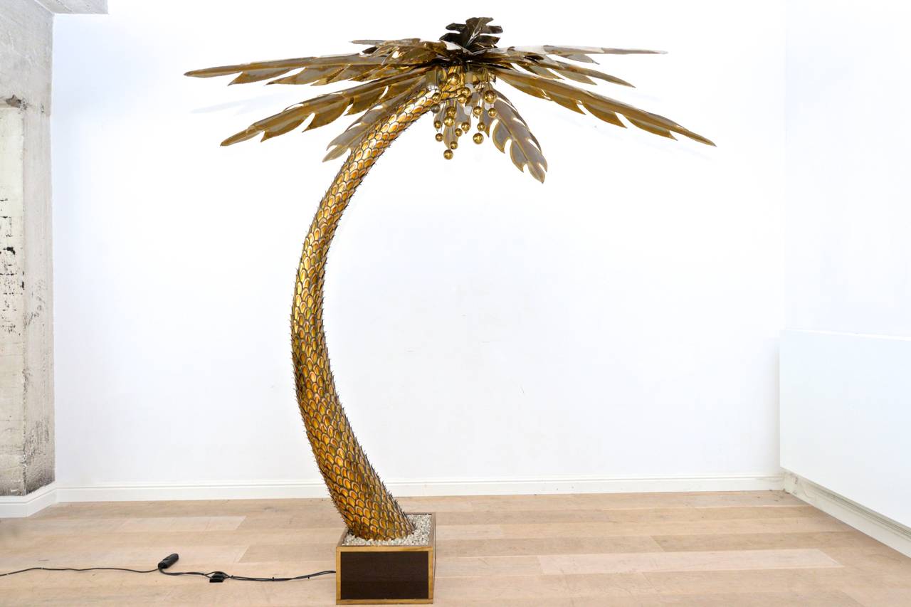 Stunning Palm tree floor lamp.
To my opinion the most beautiful palm tree floor lamp out there !
 A very rare and substantial piece. Attributed to Maison Jansen