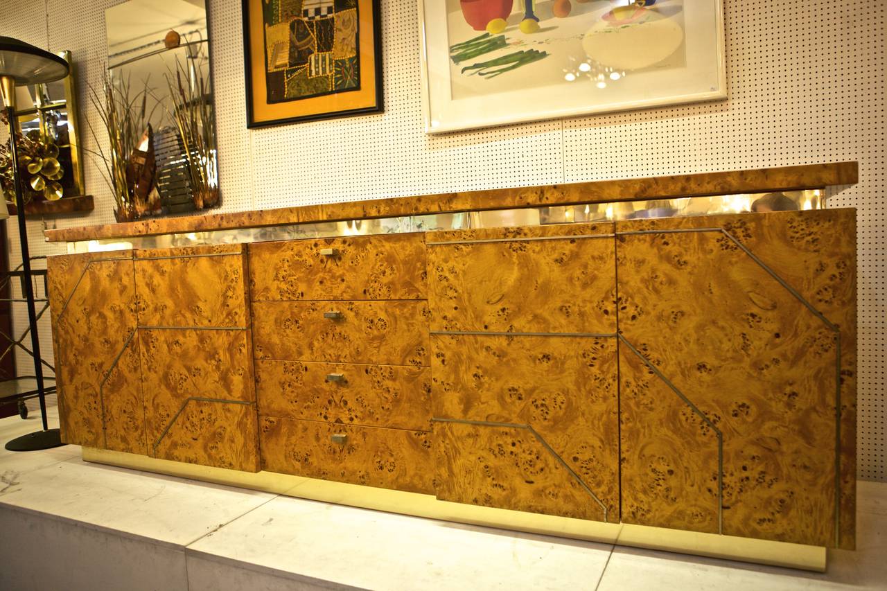 1970s Burl and Brass Credenza In Good Condition In Antwerp, BE