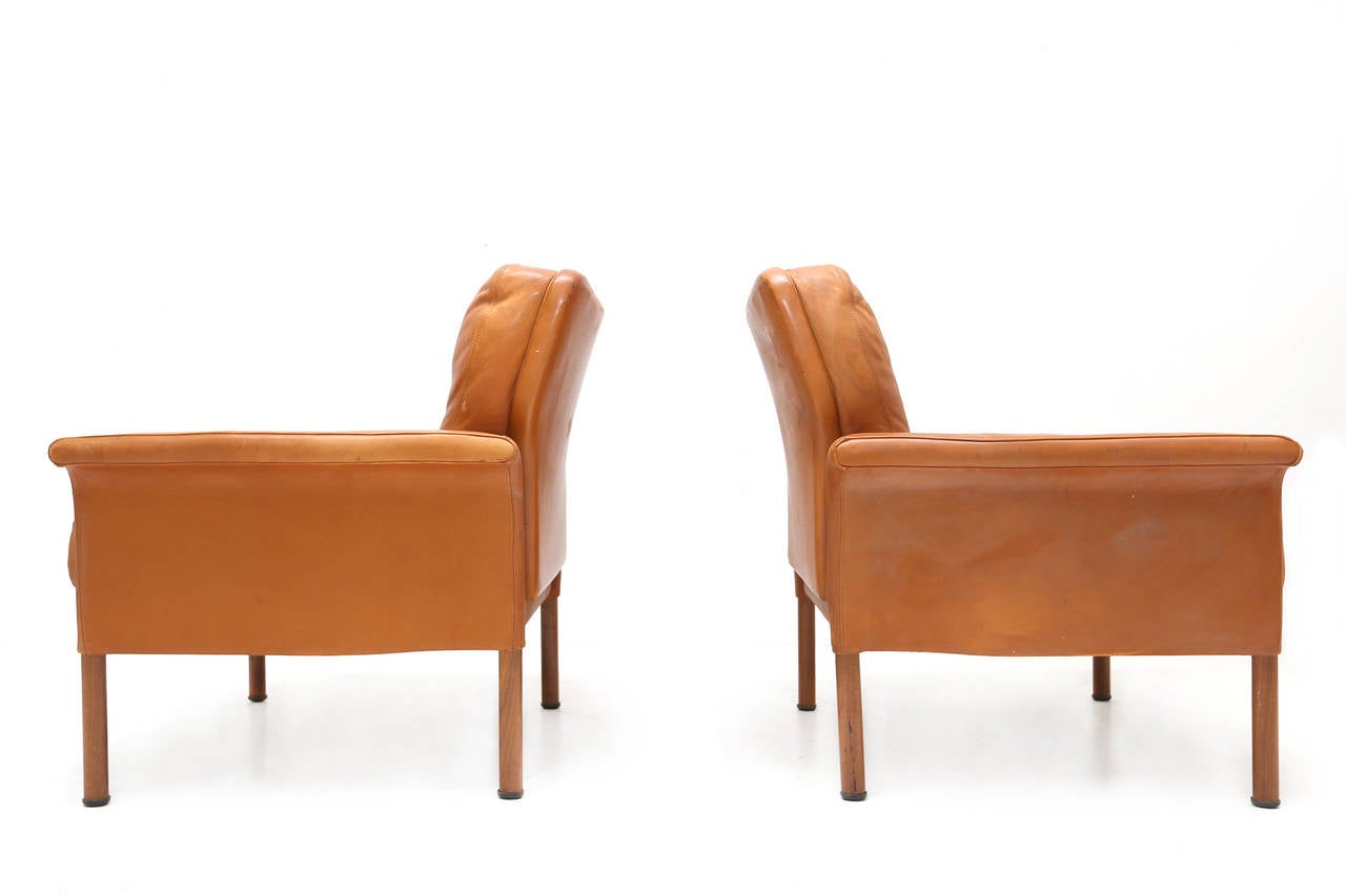 Fantastic pair of feather filled Club Chairs
High quality Cognac leather seating on rosewood legs
by Wittmann, Austria , 1960s
H 76 cm x W 78 cm x D 79 cm