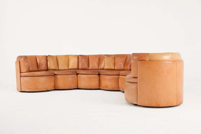 This very exclusive designer sofa from Switzerland dates from the late 1970s. For their bespoke furniture De Sede used products which quality outlives generations. Seven single elements make this design very flexible. The sofa can form a half circle