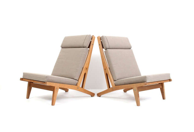 Pair of oak lounge chairs by Danish designer Hans Wegner for Getama. Model number GE375. Branded mark to underside of seat.