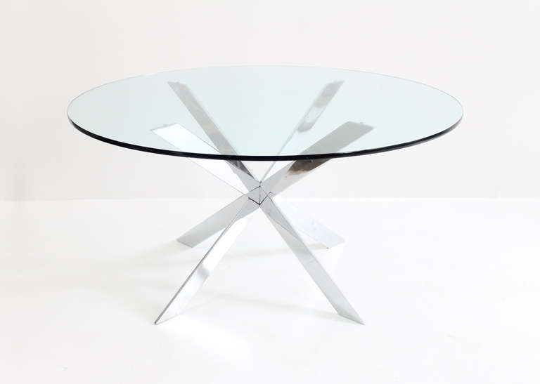 Pedestal dining table by Italian company Pace Collection. Dynamic table design with a star shaped base of solid chromed steel and round glass top. Base measures roughly: 30