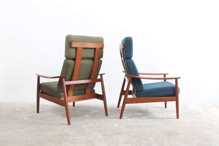 Scandinavian Modern Pair of Teak Lounge Chairs by Arne Vodder