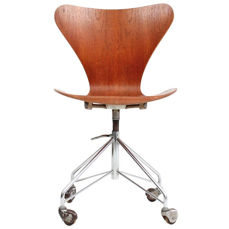 Arne Jacobsen Sevener Teak Desk Task Chair At 1stdibs Arne Jacobsen Sevener Teak Desk Task Chair For