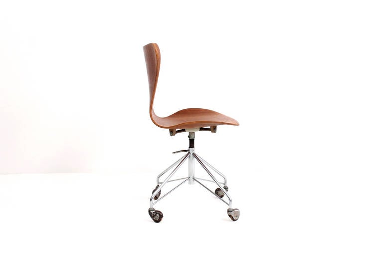 Scandinavian Modern Arne Jacobsen Sevener Teak Desk / Task Chair