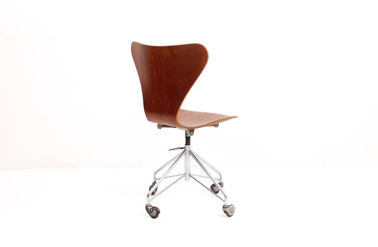 Danish Arne Jacobsen Sevener Teak Desk / Task Chair
