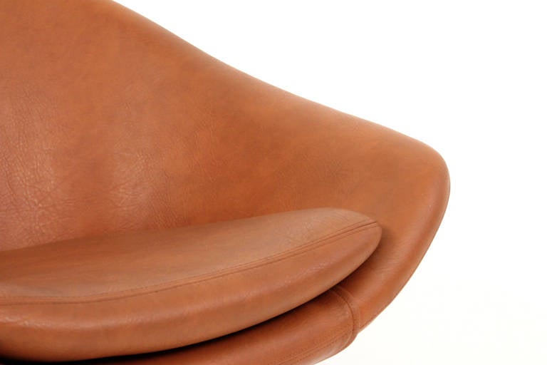 Aluminum Pair of Swiveling Pod Lounge Chairs by Overman Sweden